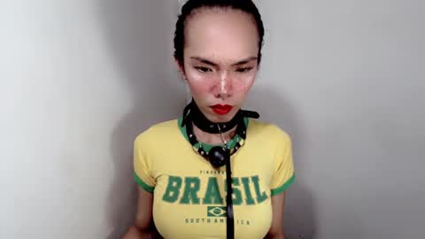 naughtypetiteangel online show from November 19, 8:57 am