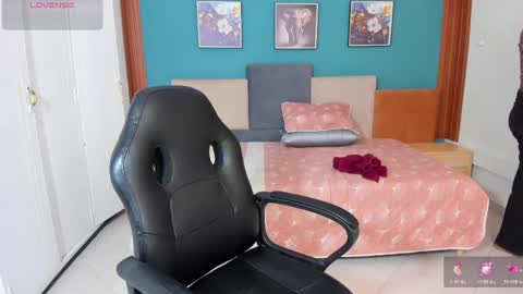naugthy_brunette_ online show from May 28, 11:14 pm