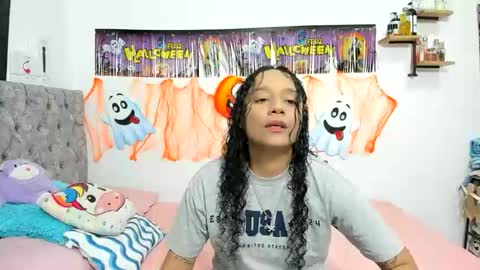 nay_and_aleja online show from October 29, 3:19 am