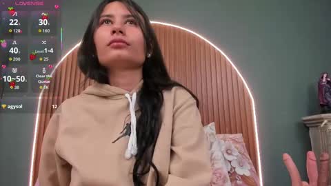 Snapshot of nayecloud chatting on October 15, 3:54 am Naye  online show from October 15, 3:54 am