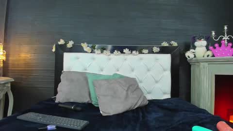 Snapshot of nayecloud chatting on February 11, 7:02 am Naye  online show from February 11, 7:02 am