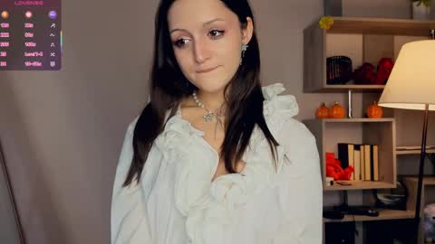 Vicky and Beatrice online show from April 8, 7:06 pm