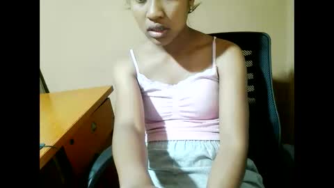 nelia_84 online show from April 24, 8:49 am