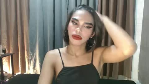 neomi online show from February 8, 6:00 pm