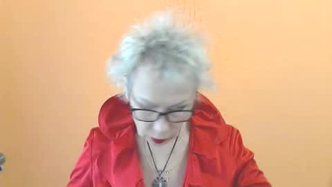 NessyJenixs online show from October 18, 8:18 am