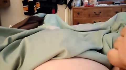 Snapshot of neverseentthatb4 chatting on September 22, 6:01 pm Matt online show from September 22, 6:01 pm