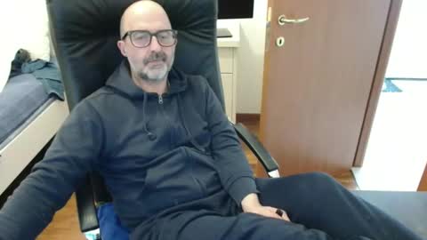 simi online show from February 15, 2:05 pm