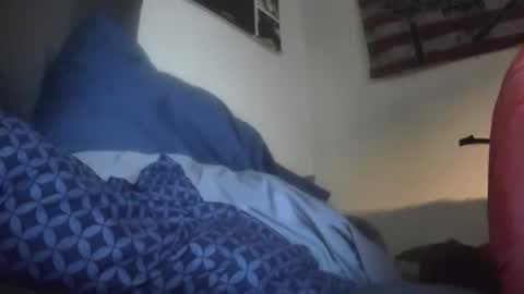 Snapshot of newcplredy420 chatting on October 28, 3:18 am newcplredy420 online show from October 28, 3:18 am