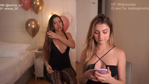 Snapshot of newmollybrooke chatting on December 2, 11:13 pm  all my links Here online show from December 2, 11:13 pm