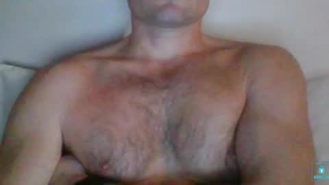 Snapshot of newtyguy90 chatting on January 4, 6:52 am newtyguy90 online show from January 4, 6:52 am