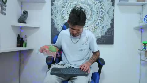 Yeison online show from April 15, 4:16 am