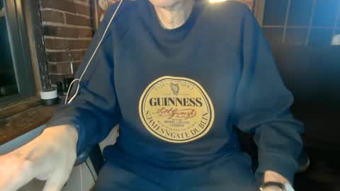 Snapshot of nfgwholoves2cum chatting on October 14, 11:41 pm NFG Nice Friendly Guy Dick online show from October 14, 11:41 pm