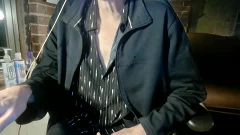 Snapshot of nfgwholoves2cum chatting on October 21, 3:11 am NFG Nice Friendly Guy Dick online show from October 21, 3:11 am