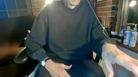 Snapshot of nfgwholoves2cum chatting on October 27, 12:54 am NFG Nice Friendly Guy Dick online show from October 27, 12:54 am