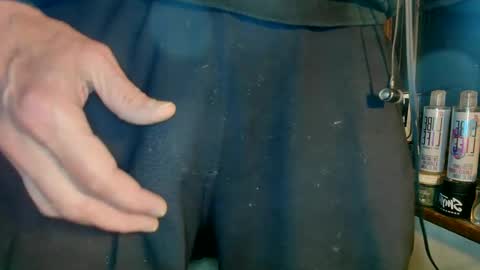 Snapshot of nfgwholoves2cum chatting on February 10, 11:23 pm NFG Nice Friendly Guy Dick online show from February 10, 11:23 pm