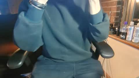 Snapshot of nfgwholoves2cum chatting on October 25, 11:27 pm NFG Nice Friendly Guy Dick online show from October 25, 11:27 pm