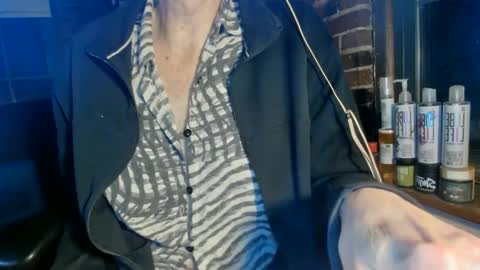 Snapshot of nfgwholoves2cum chatting on March 10, 1:12 am NFG Nice Friendly Guy Dick online show from March 10, 1:12 am