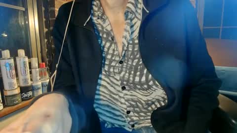 Snapshot of nfgwholoves2cum chatting on March 8, 12:00 am NFG Nice Friendly Guy Dick online show from March 8, 12:00 am