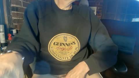 Snapshot of nfgwholoves2cum chatting on March 4, 2:06 am NFG Nice Friendly Guy Dick online show from March 4, 2:06 am