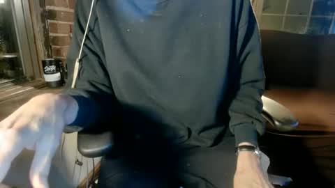 Snapshot of nfgwholoves2cum chatting on October 28, 1:39 am NFG Nice Friendly Guy Dick online show from October 28, 1:39 am