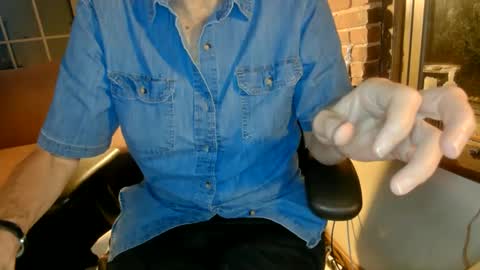 Snapshot of nfgwholoves2cum chatting on October 8, 11:21 pm NFG Nice Friendly Guy Dick online show from October 8, 11:21 pm