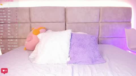 Nia online show from April 18, 12:51 pm