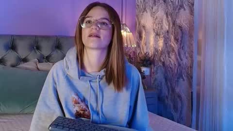 Nia online show from December 19, 12:55 pm