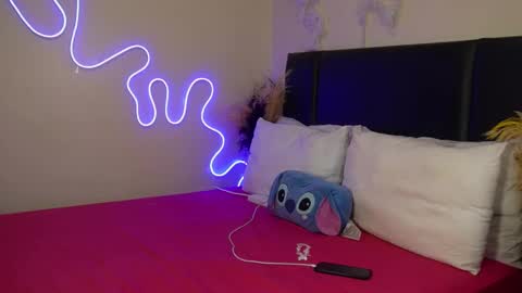 kikiNiaAria online show from February 26, 8:28 am