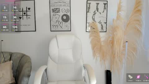Snapshot of niaevans_x chatting on October 14, 1:03 pm Nia online show from October 14, 1:03 pm