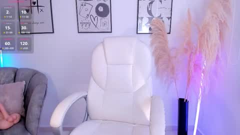 Snapshot of niaevans_x chatting on October 16, 1:44 pm Nia online show from October 16, 1:44 pm