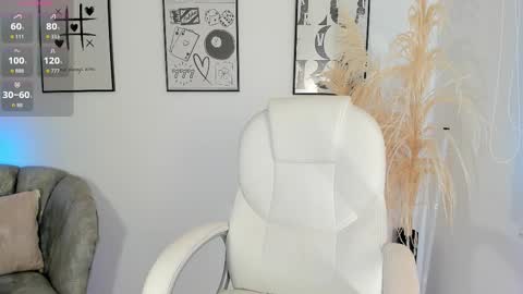 Snapshot of niaevans_x chatting on October 20, 1:05 pm Nia online show from October 20, 1:05 pm