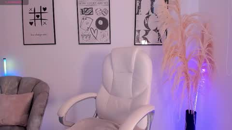 Snapshot of niaevans_x chatting on September 9, 1:33 pm Nia online show from September 9, 1:33 pm