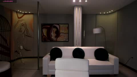 SQUIRTER DOLL    online show from April 3, 7:43 pm