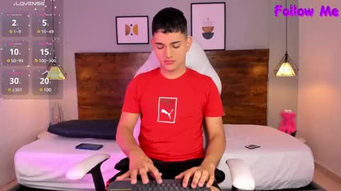 Snapshot of niall_falcon chatting on February 11, 1:20 pm Niall  online show from February 11, 1:20 pm