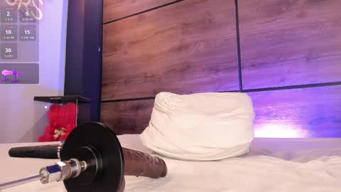 Nia  online show from February 23, 5:37 pm