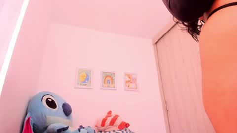  Nia  online show from April 14, 4:10 pm