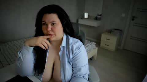 nicara_ online show from June 9, 9:09 am