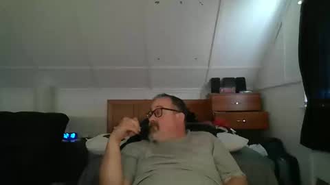 niceguy7208 online show from April 16, 4:18 pm