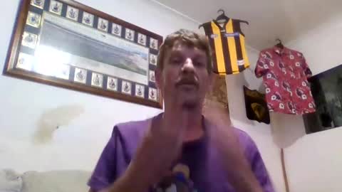 Snapshot of niceozziecockxxx chatting on October 30, 3:29 am Sexiishaine online show from October 30, 3:29 am