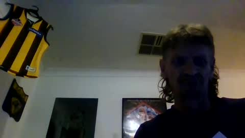 Snapshot of niceozziecockxxx chatting on December 14, 9:35 pm Sexiishaine online show from December 14, 9:35 pm