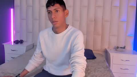 Snapshot of nick_collins20 chatting on March 1, 4:37 am Nick online show from March 1, 4:37 am