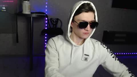 Snapshot of nick_owner chatting on February 4, 12:51 am Nick online show from February 4, 12:51 am