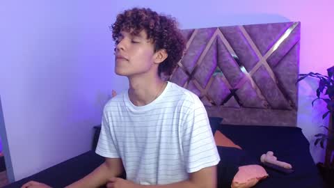 Snapshot of nickolas_moon chatting on February 2, 7:25 pm Nickolas Muoz online show from February 2, 7:25 pm