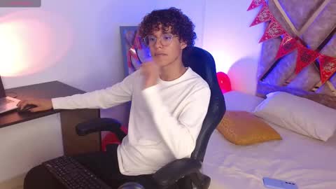 Snapshot of nickolas_moon chatting on February 17, 3:00 pm Nickolas Muoz online show from February 17, 3:00 pm