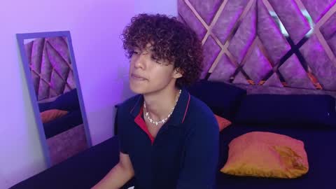 Snapshot of nickolas_moon chatting on February 3, 1:51 pm Nickolas Muoz online show from February 3, 1:51 pm