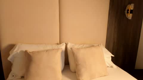 Nicky  online show from March 25, 2:40 am