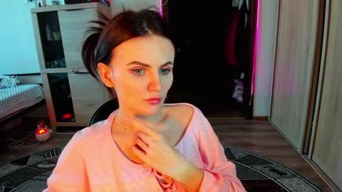 Nicky Weekends online show from February 5, 8:00 am