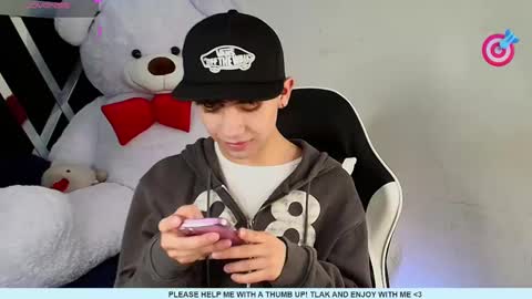 Snapshot of nico_cruz chatting on February 9, 6:11 am nico online show from February 9, 6:11 am