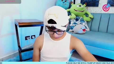 Snapshot of nico_cruz chatting on March 6, 2:40 pm nico online show from March 6, 2:40 pm