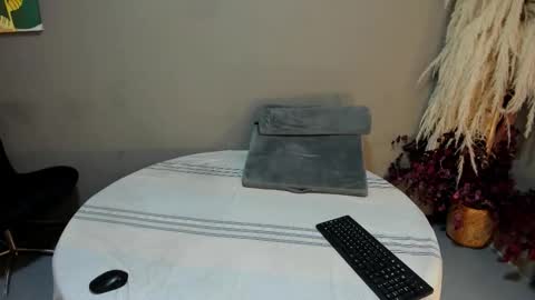 nicohillx online show from December 16, 7:48 am